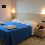 Blu Mare מלון דירות 4*