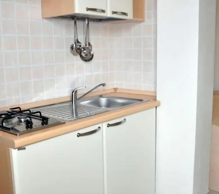 Ξενοδοχείο με διαμερίσματα Blumare Alimini