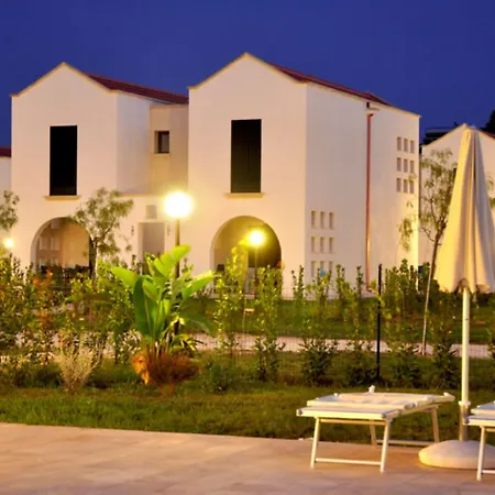 Ξενοδοχείο με διαμερίσματα Blu Mare Alimini 4*