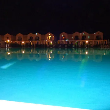 Blu Mare Alimini 公寓式酒店 4*